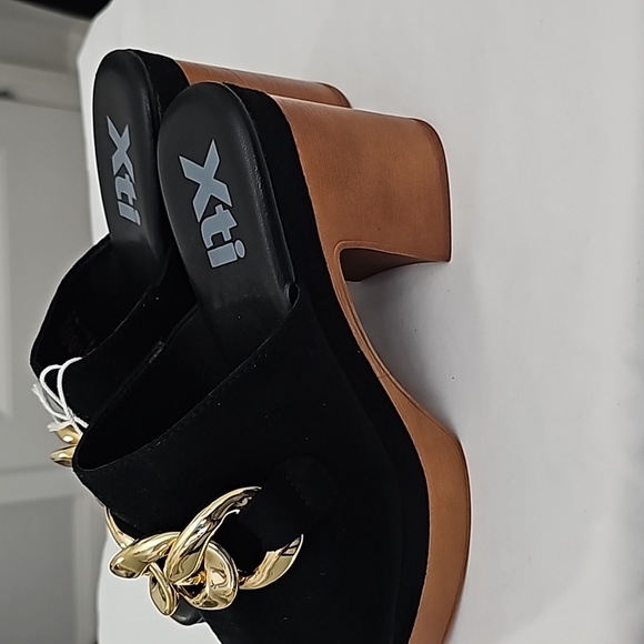 Black Seude Platform Sandal - Picture 3 of 4